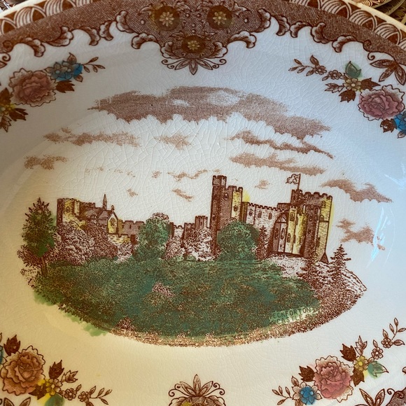 Beautiful Genuine English Castles China Set - Picture 4 of 10